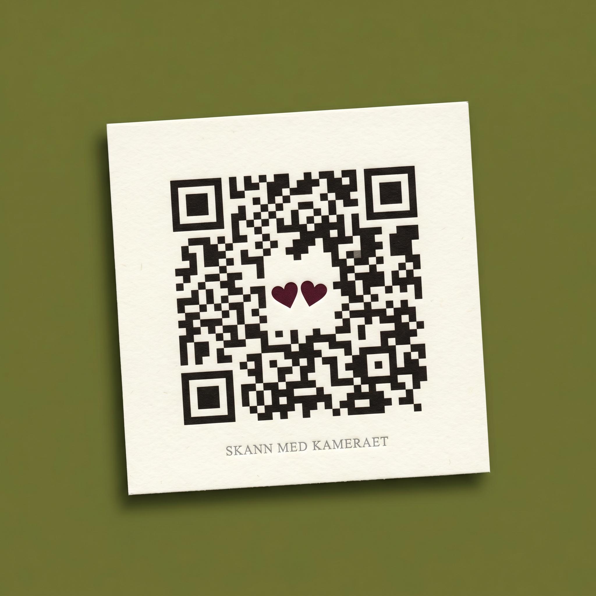 Printet QR-kode med to hjerter i sentrum